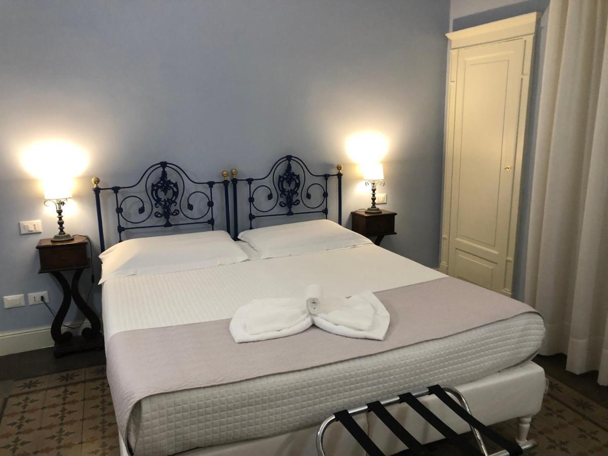 Palazzo Pastura B&B And Apartments Катанія Екстер'єр фото