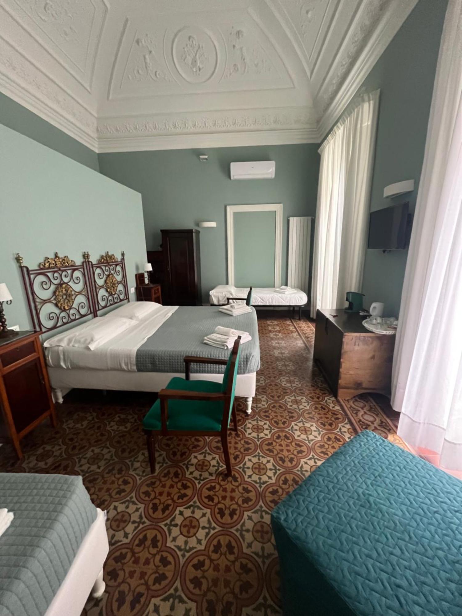 Palazzo Pastura B&B And Apartments Катанія Екстер'єр фото